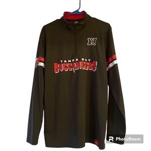 Tampa Bay Buccaneers zip up jacket. Men’s medium. NFL apparel.